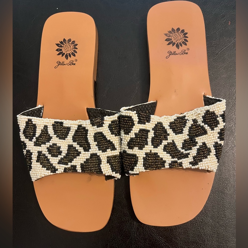 Yellow box flats size 5 1/2